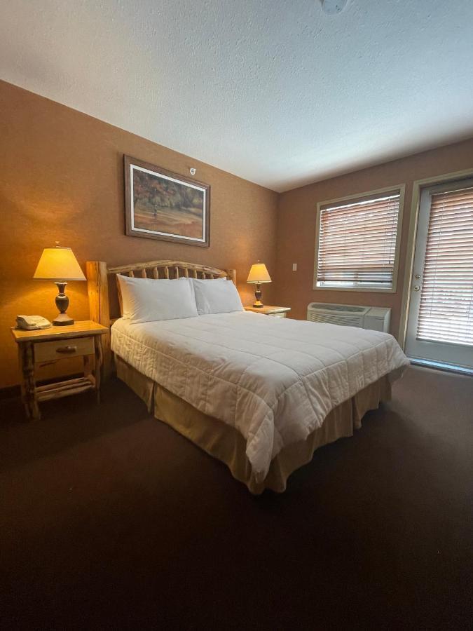 Elkwater Lake Lodge And Resort Buitenkant foto