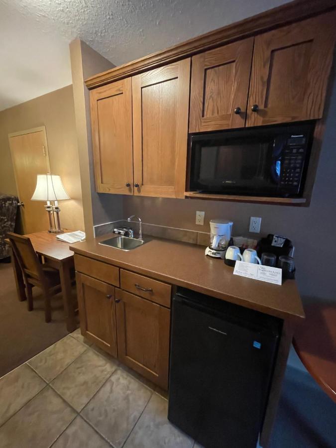 Elkwater Lake Lodge And Resort Buitenkant foto
