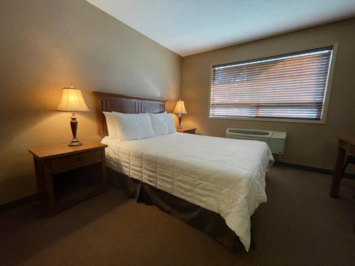 Elkwater Lake Lodge And Resort Buitenkant foto