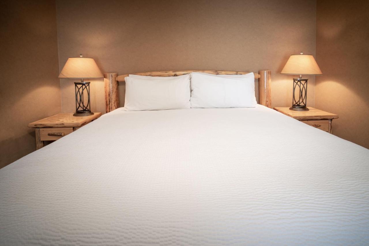 Elkwater Lake Lodge And Resort Buitenkant foto